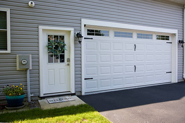 24/7 Emergency Garage Door Panel Replacement experts in High Springs, FL